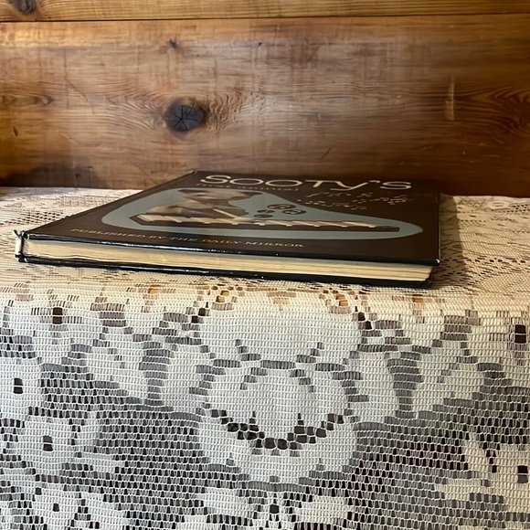 Sootys First Annual, The Daily Mirror - Picture 3 of 8